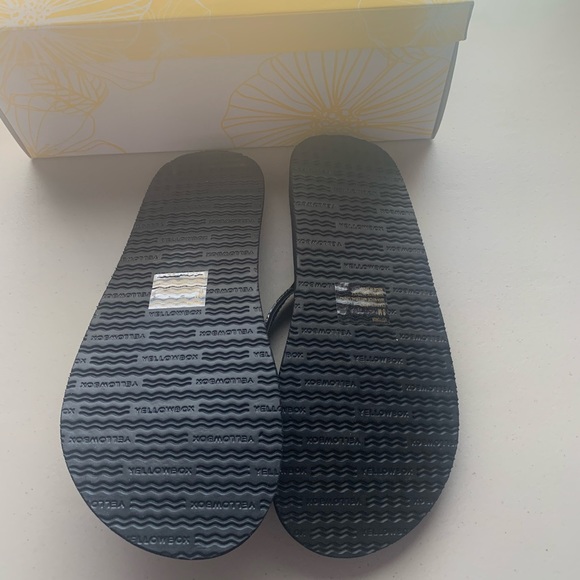 NWT Yellow Box Flip Flops - Picture 2 of 3